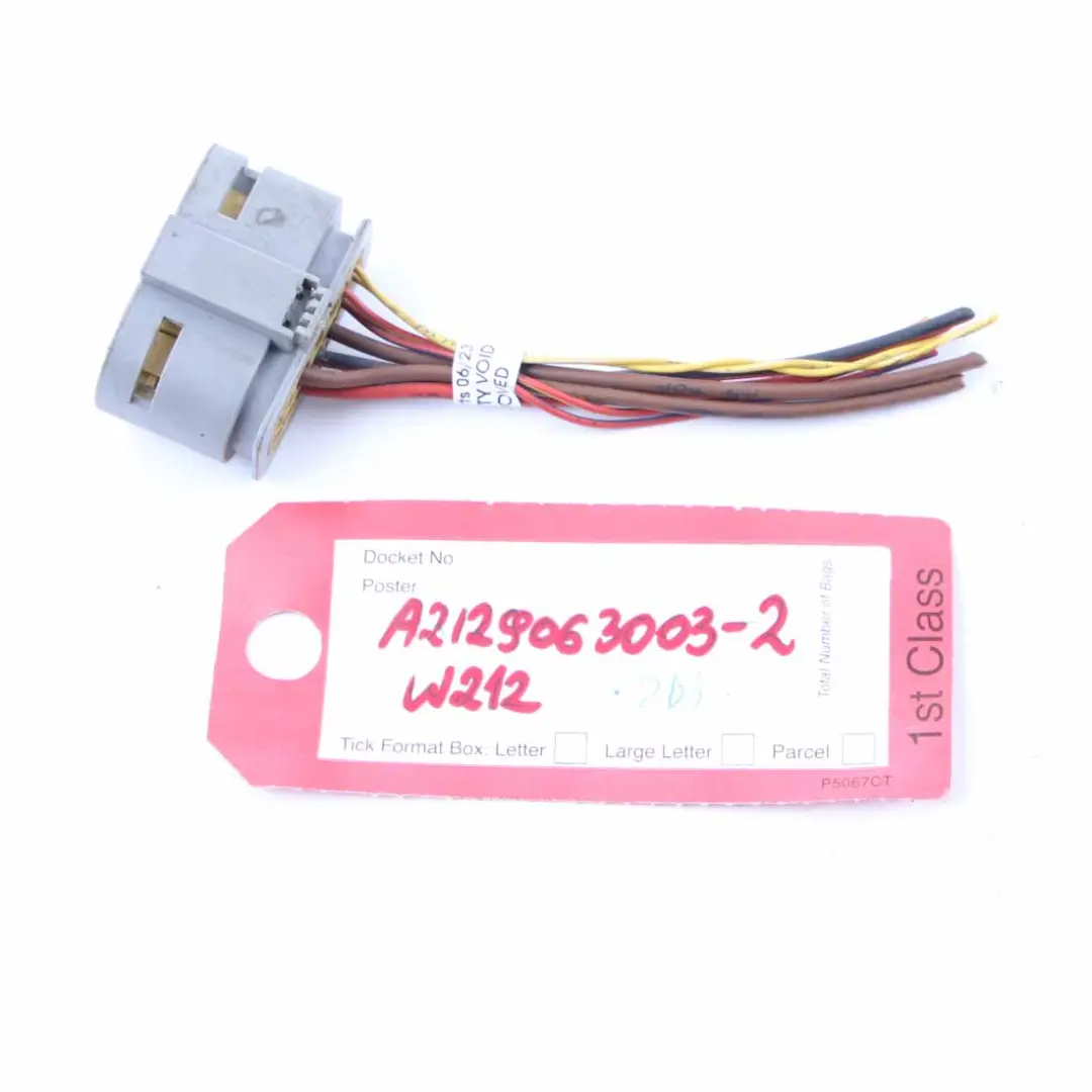 Headlamp Headlight Right O/S Light Plug Socket Wiring A0525456026 to Mercedes W212 with Part number A2129063003 Mercedes W212 Headlamp Headlight Right O/S Light Plug Socket Wiring A0525456026 - SKU A2129063003-2 - Part number A2129063003