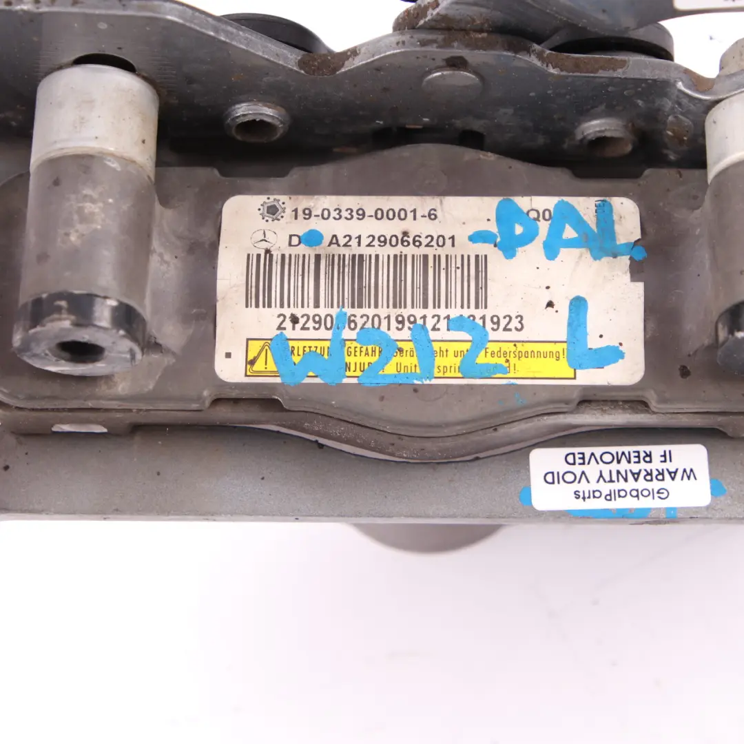 Cerniera Cofano Mercedes W204 W212 Sinistra Protezione Pedoni Argento - 792 per con numero di parte A2129066201 Cerniera Cofano Mercedes W204 W212 Sinistra Protezione Pedoni Argento - 792 - SKU A2129066201-PAL - Numero di parte A2129066201