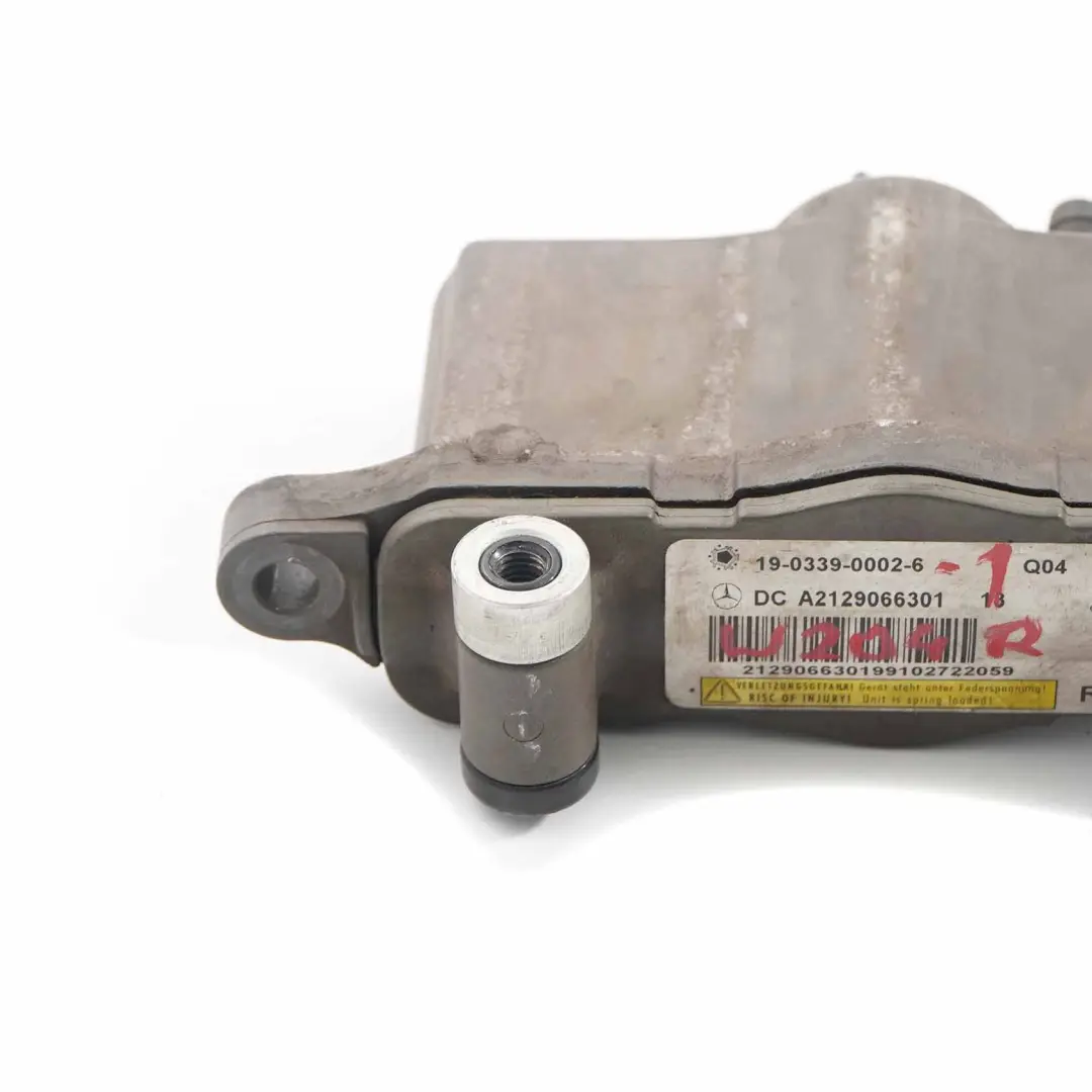  Cerniera Cofano Mercedes W204 W212 Destra Unità Protezione Pedonale Argento - SKU A2129066301-1 - Numero di parte A2129066301