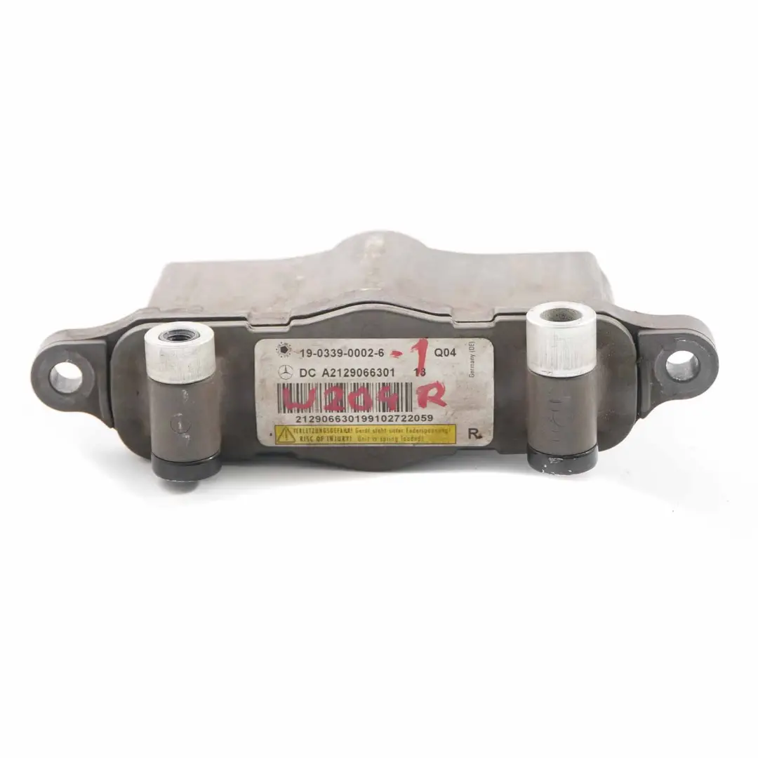  Cerniera Cofano Mercedes W204 W212 Destra Unità Protezione Pedonale Argento - SKU A2129066301-1 - Numero di parte A2129066301