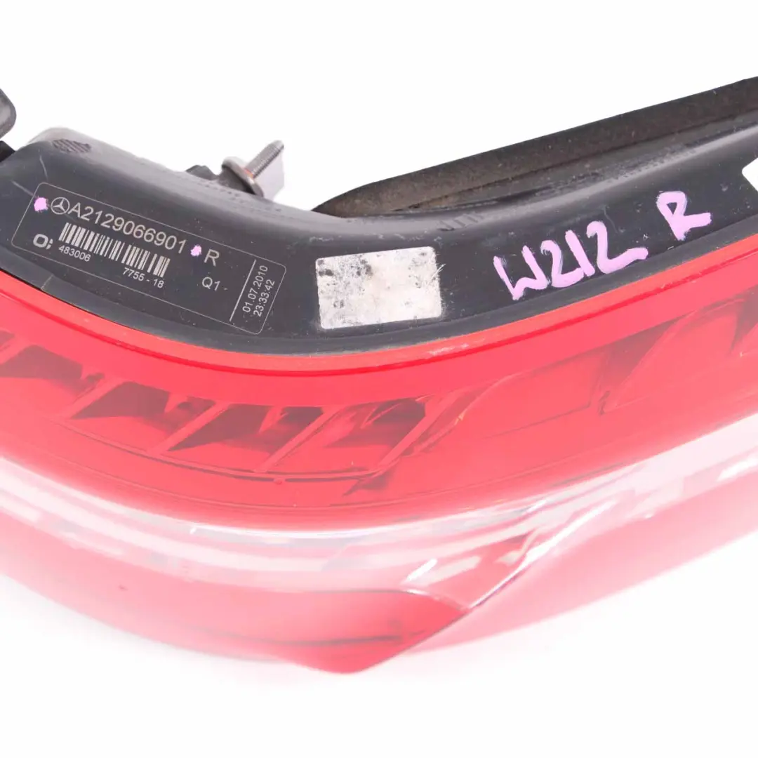 Piloto trasero Mercedes W212 Berli Luz trasera derecha Panel lateral para con número de pieza A2129066901 Piloto trasero Mercedes W212 Berli Luz trasera derecha Panel lateral - SKU A2129066901 - Número de pieza A2129066901