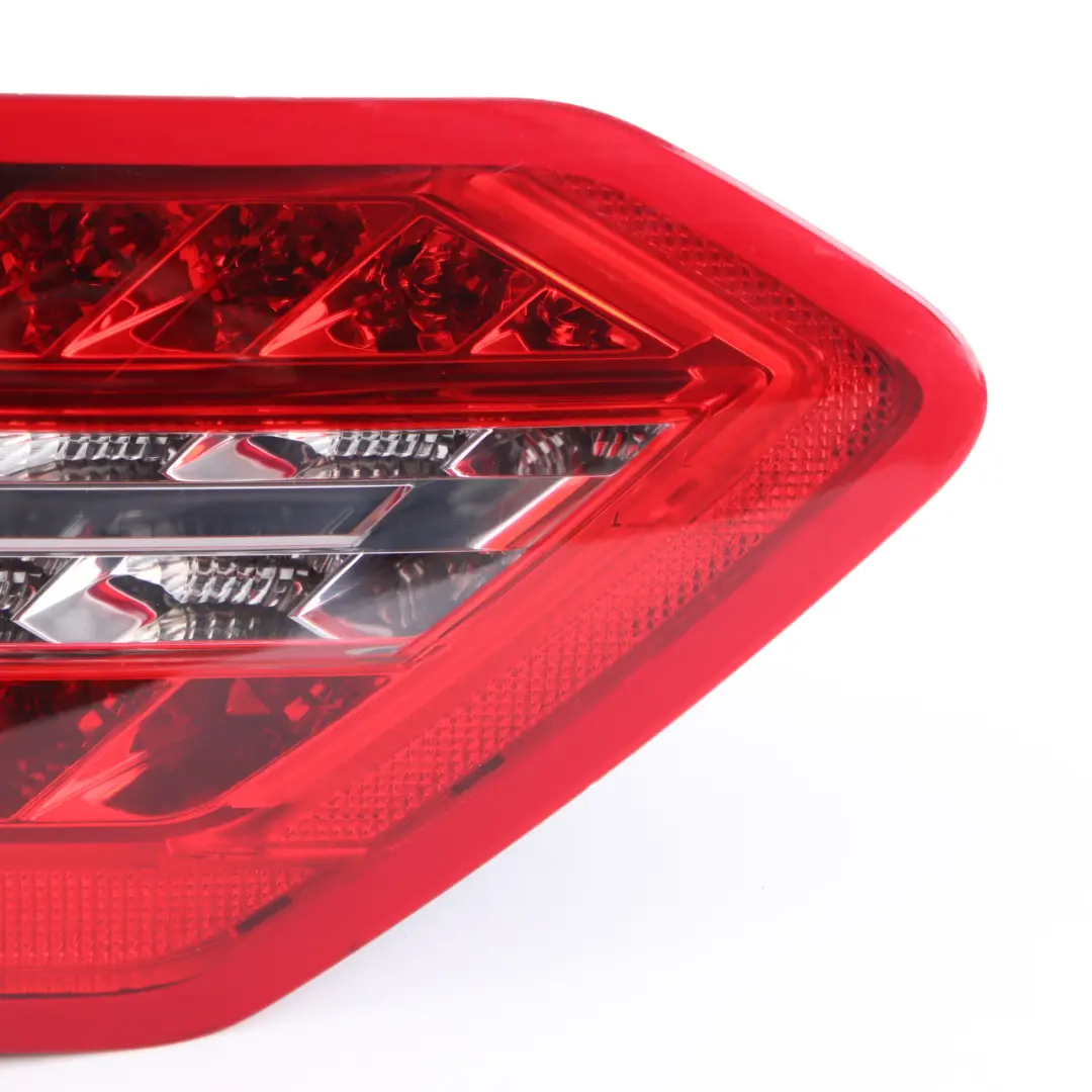 Piloto trasero Mercedes W212 Berli Luz trasera derecha Panel lateral para con número de pieza A2129066901 Piloto trasero Mercedes W212 Berli Luz trasera derecha Panel lateral - SKU A2129066901 - Número de pieza A2129066901