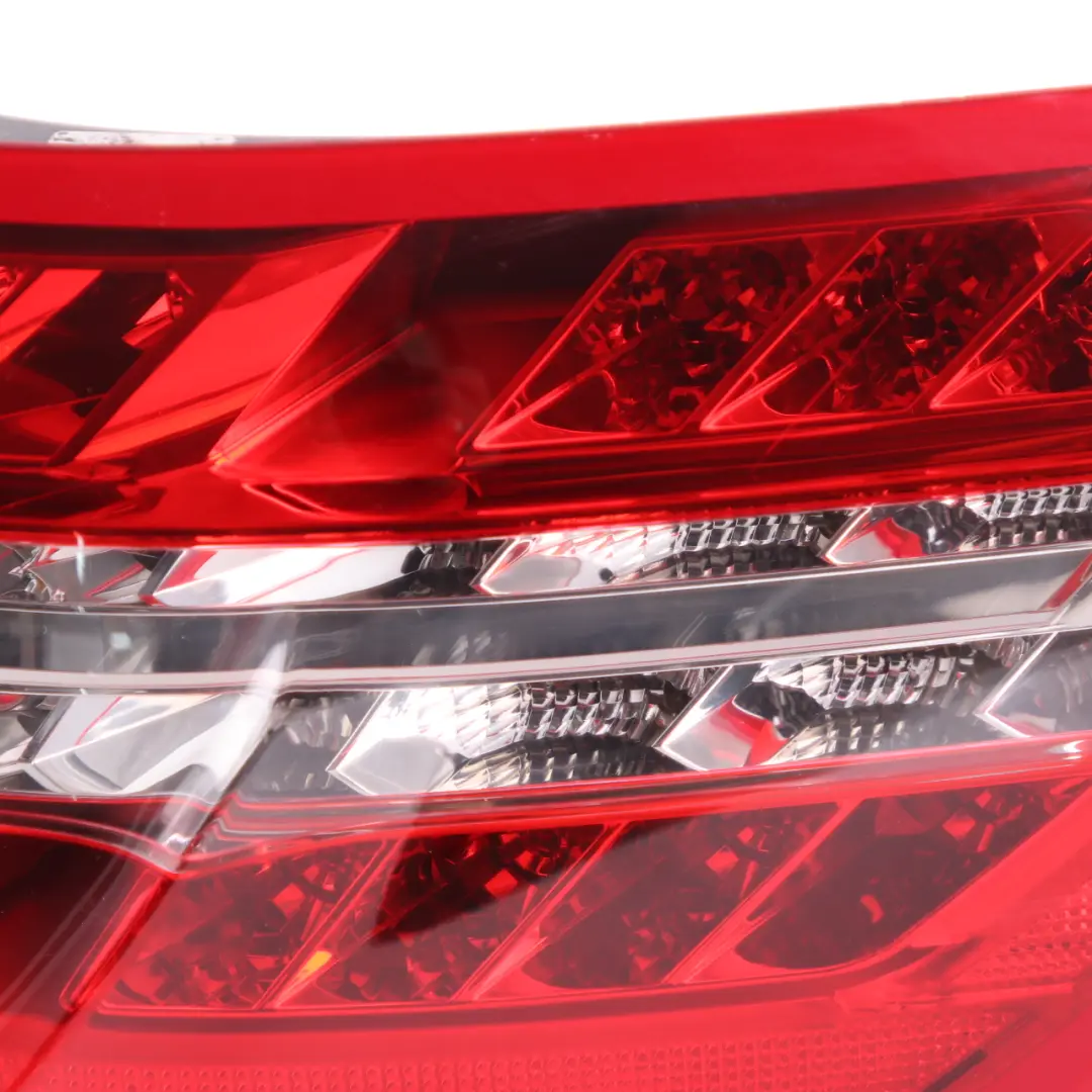 Lampa Tylna Prawa Panelu Bocznego do Mercedes W212 Sedan o numerze A2129066901 Mercedes W212 Sedan Lampa Tylna Prawa Panelu Bocznego - SKU A2129066901 - Numer Części A2129066901