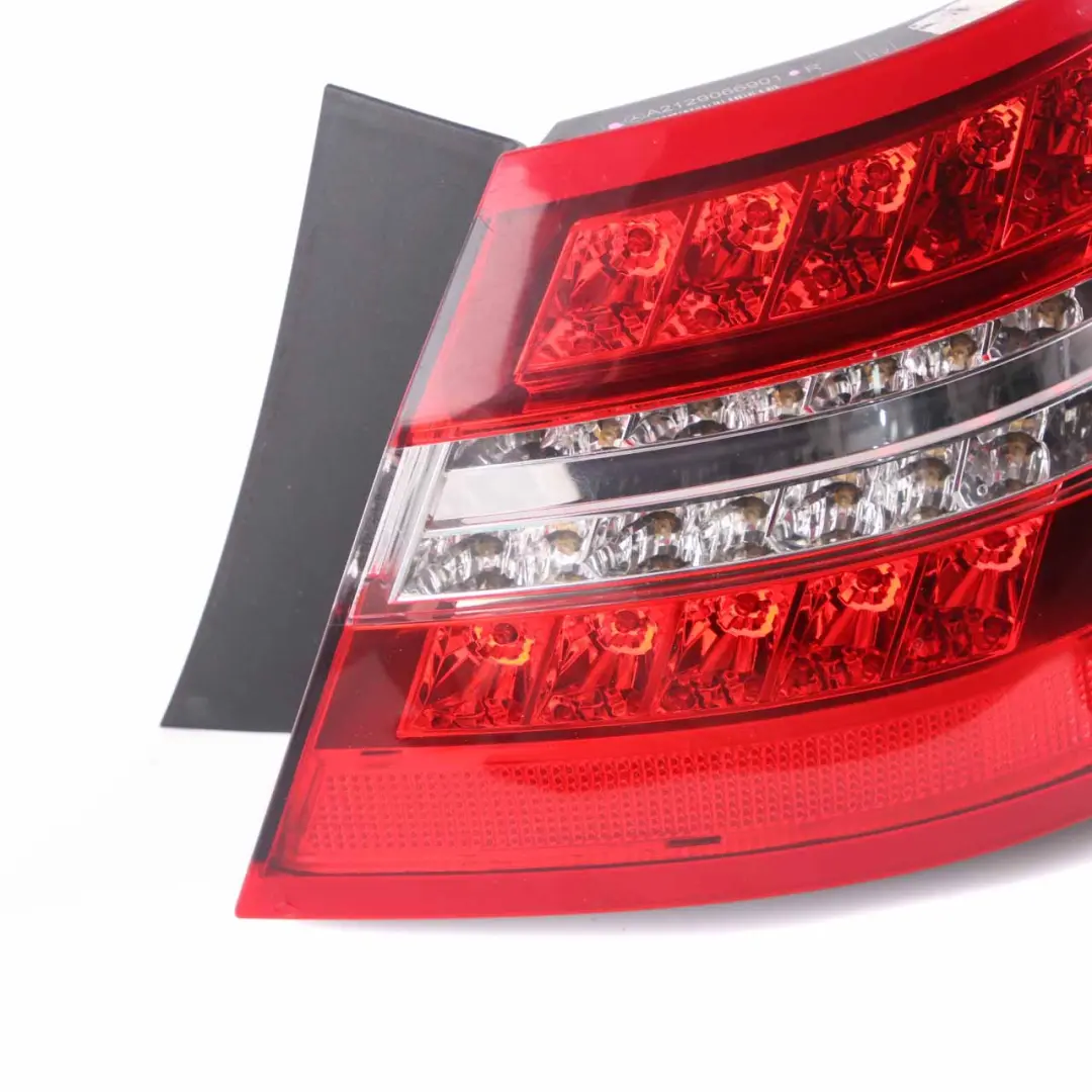 Fanale posteriore Mercedes W212 Fanale posteriore Pannello laterale per con numero di parte A2129066901 Fanale posteriore Mercedes W212 Fanale posteriore Pannello laterale - SKU A2129066901 - Numero di parte A2129066901