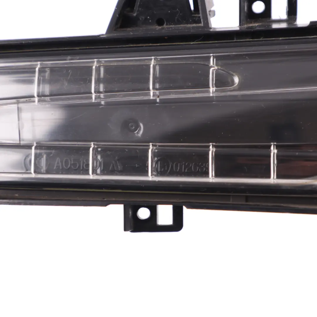 Indicatore direzione Mercedes W176 W212 Destra Segnale d'ala Lampada per con numero di parte A2129067301 Indicatore direzione Mercedes W176 W212 Destra Segnale d'ala Lampada - SKU A2129067301 - Numero di parte A2129067301