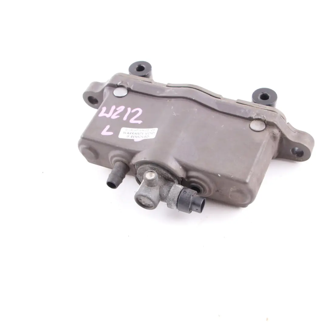 Actuador Capó Izquierdo Protección Peatones para Mercedes W212 con número de pieza A2129067701 Mercedes W212 Actuador Capó Izquierdo Protección Peatones - SKU A2129067701 - Número de pieza A2129067701
