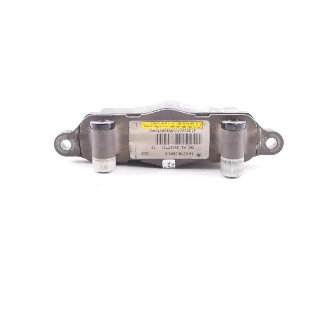 Haubenaktuator Links Fußgängerschutz für Mercedes W212 mit Teilenummer A2129067701 Mercedes W212 Haubenaktuator Links Fußgängerschutz - SKU A2129067701 - Teilenummer A2129067701