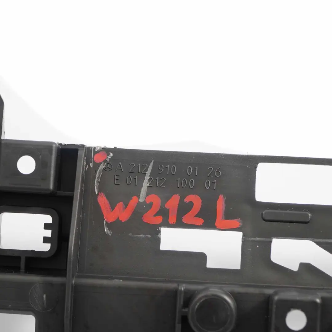 Staffa Montaggio Sedile Anteriore Sinistro per Mercedes W212 con numero di parte A2129100126 Mercedes W212 Staffa Montaggio Sedile Anteriore Sinistro - SKU A2129100126 - Numero di parte A2129100126