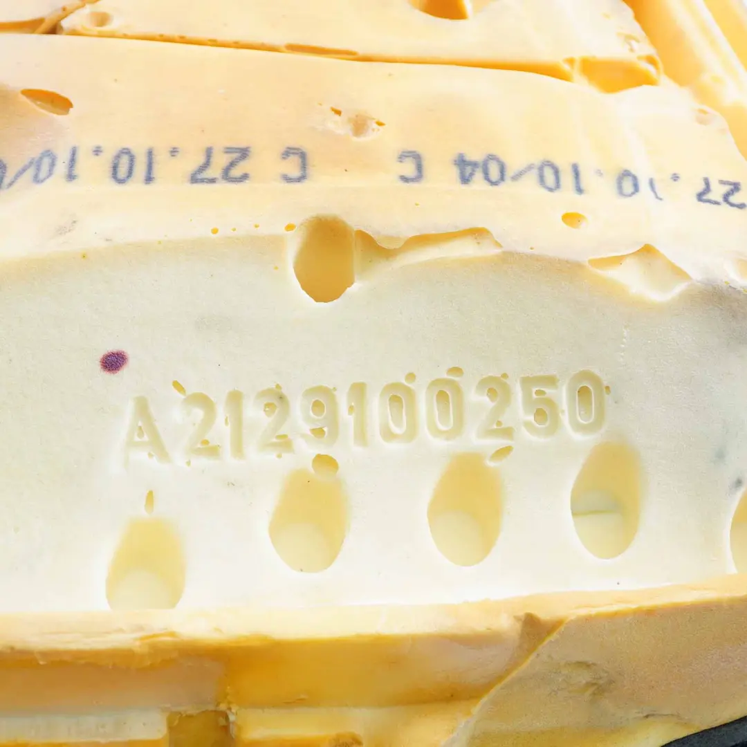 Vordersitz Bezug Rechts Heizung Verkleidung für Mercedes W212 mit Teilenummer A2129100250 Mercedes W212 Vordersitz Bezug Rechts Heizung Verkleidung - SKU A2129100250 - Teilenummer A2129100250