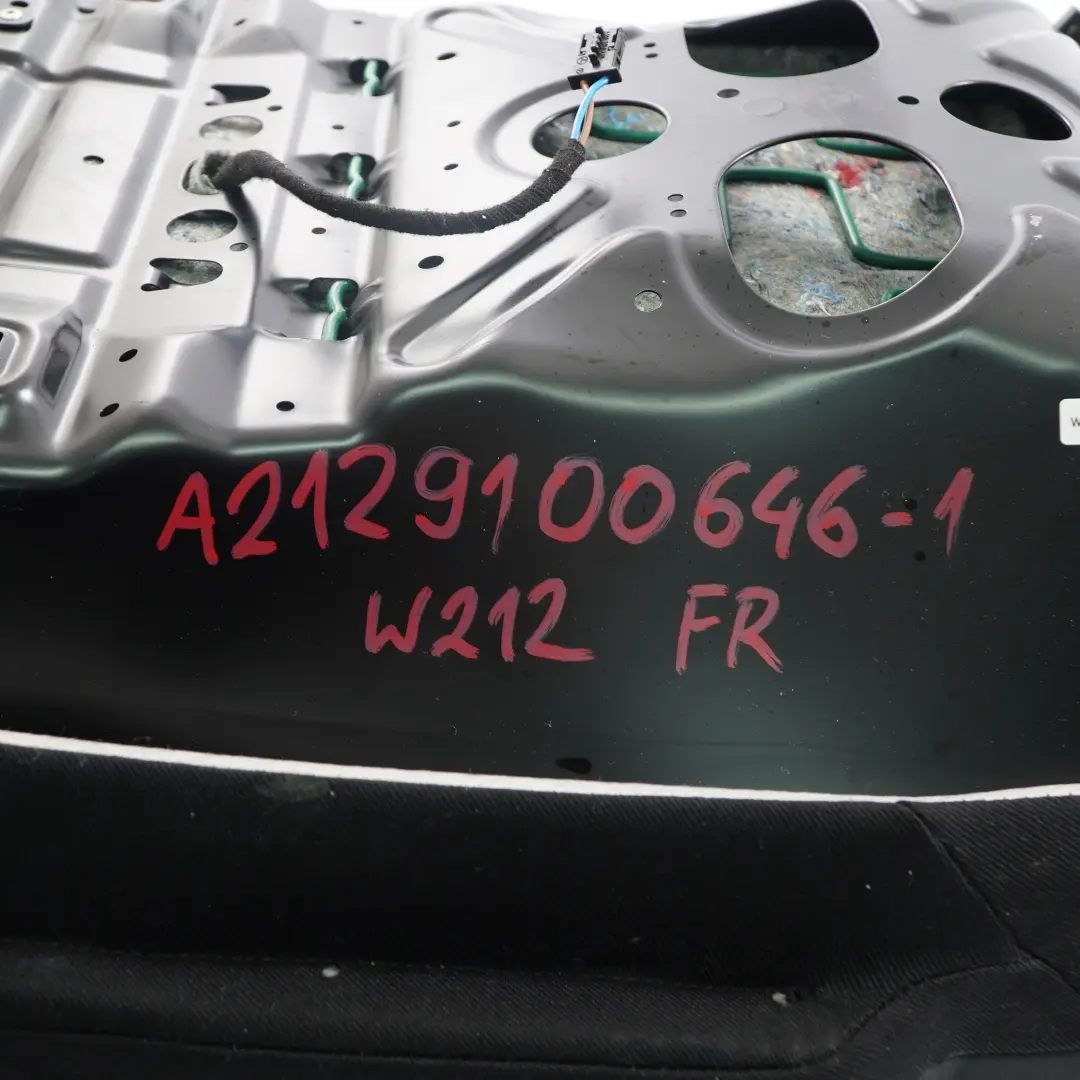 Coprisedile Anteriore Destro Rivestimento in Pelle Nero per Mercedes W212 con numero di parte A2129100646 Mercedes W212 Coprisedile Anteriore Destro Rivestimento in Pelle Nero - SKU A2129100646-1 - Numero di parte A2129100646