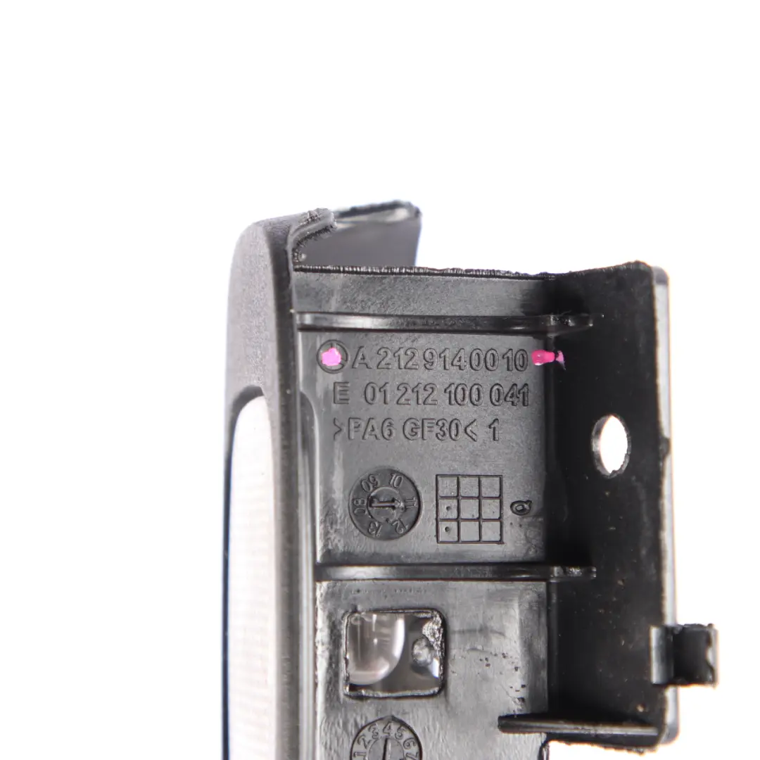 Lampe intérieure siège avant pour Mercedes W212 à propos du numéro de pièce A2129140010 Mercedes W212 Lampe intérieure siège avant - SKU A2129140010 - Numéro de pièce A2129140010