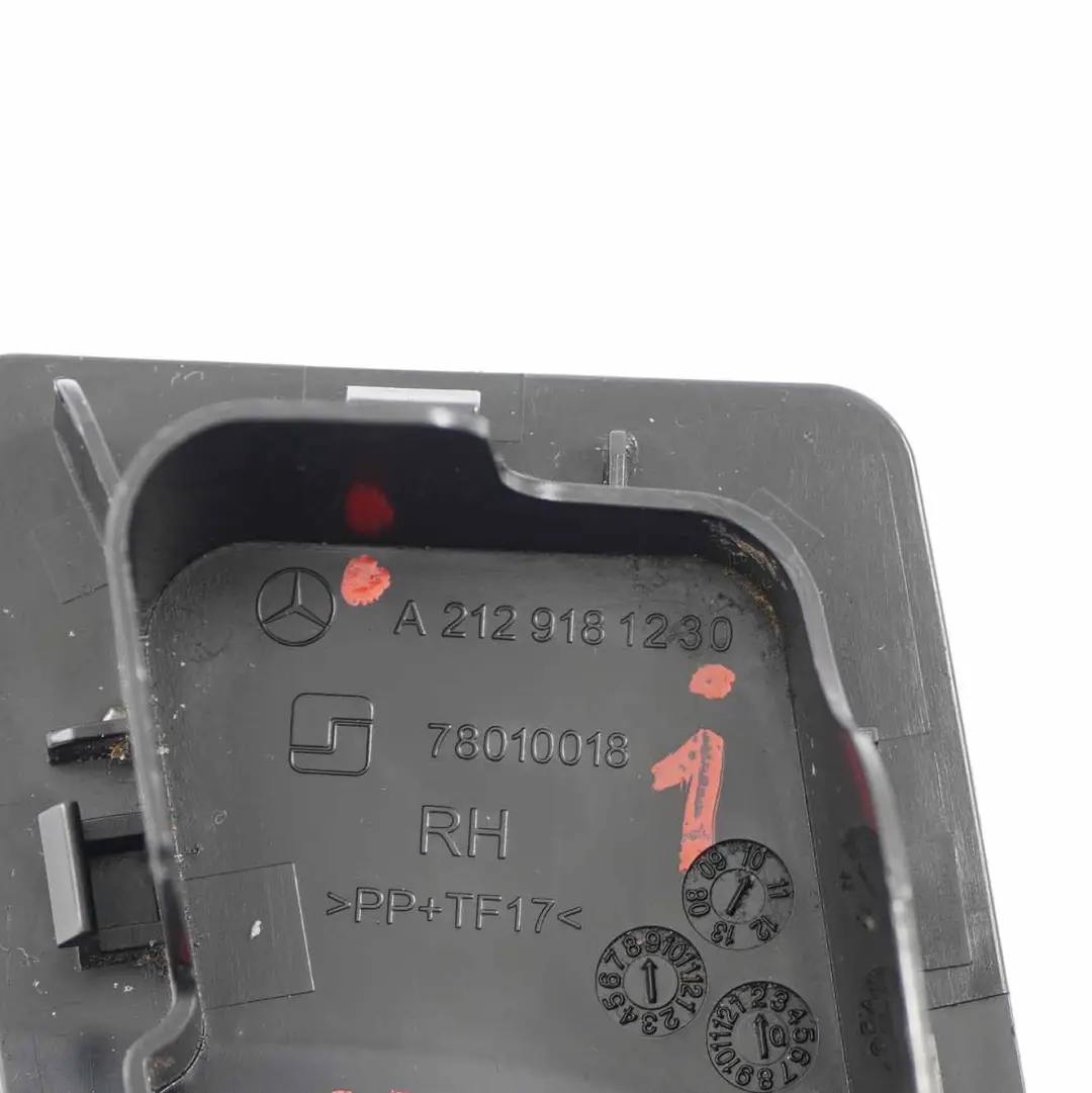 Mercedes W212 Sicherheitsgurt Abdeckung Halterung Vorne Rechts Schwarz - SKU A2129181230-1 - Teilenummer A2129181230