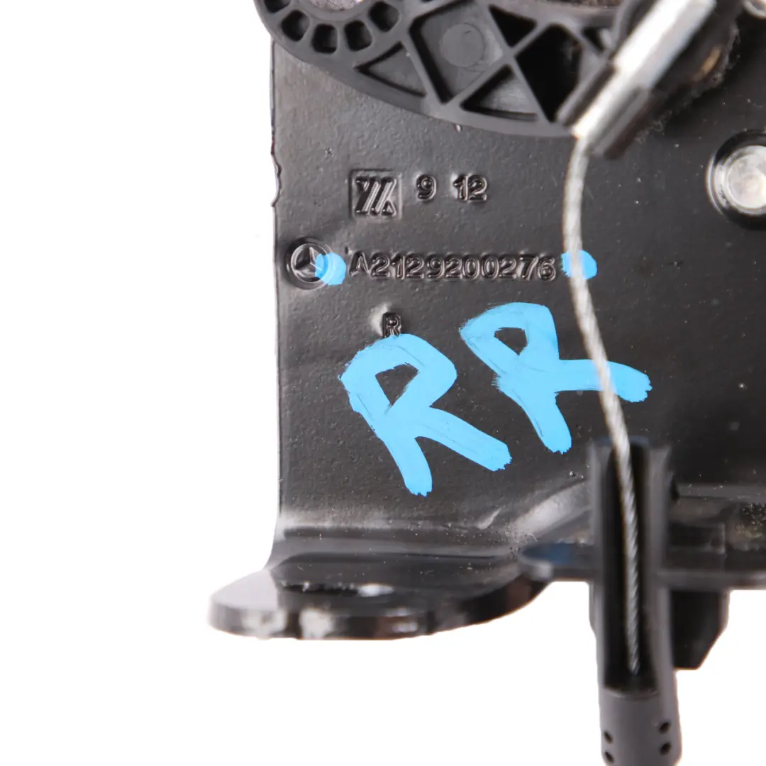 Asiento Trasero Abatible Respaldo Derecho Cerradura Manija para Mercedes S212 con número de pieza A2129200276 Mercedes S212 Asiento Trasero Abatible Respaldo Derecho Cerradura Manija - SKU A2129200276-1 - Número de pieza A2129200276