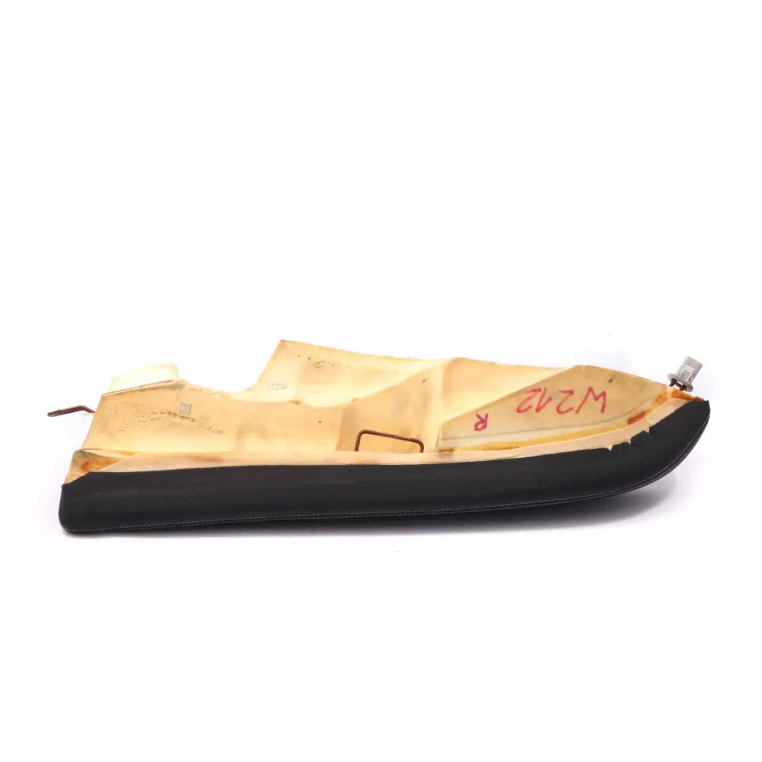  Panneau latéral Mercedes W212 Saloon Siège arrière droite Finisher Cuir noir - SKU A2129209030 - Numéro de pièce A2129209030