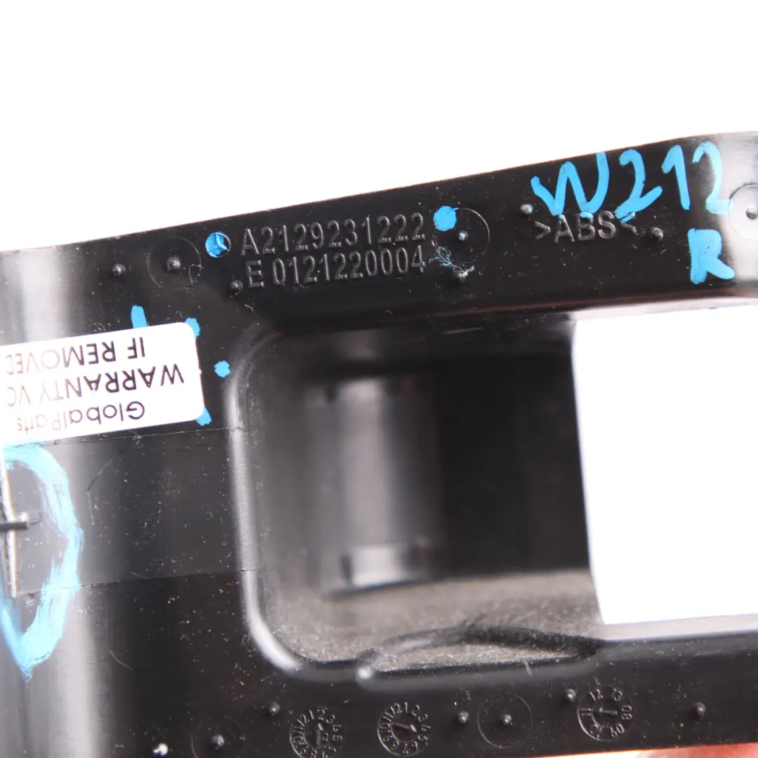 Mercedes W212 Abdeckung Rücksitzschloss Rechts Trim Schwarz - SKU A2129231222 - Teilenummer A2129231222