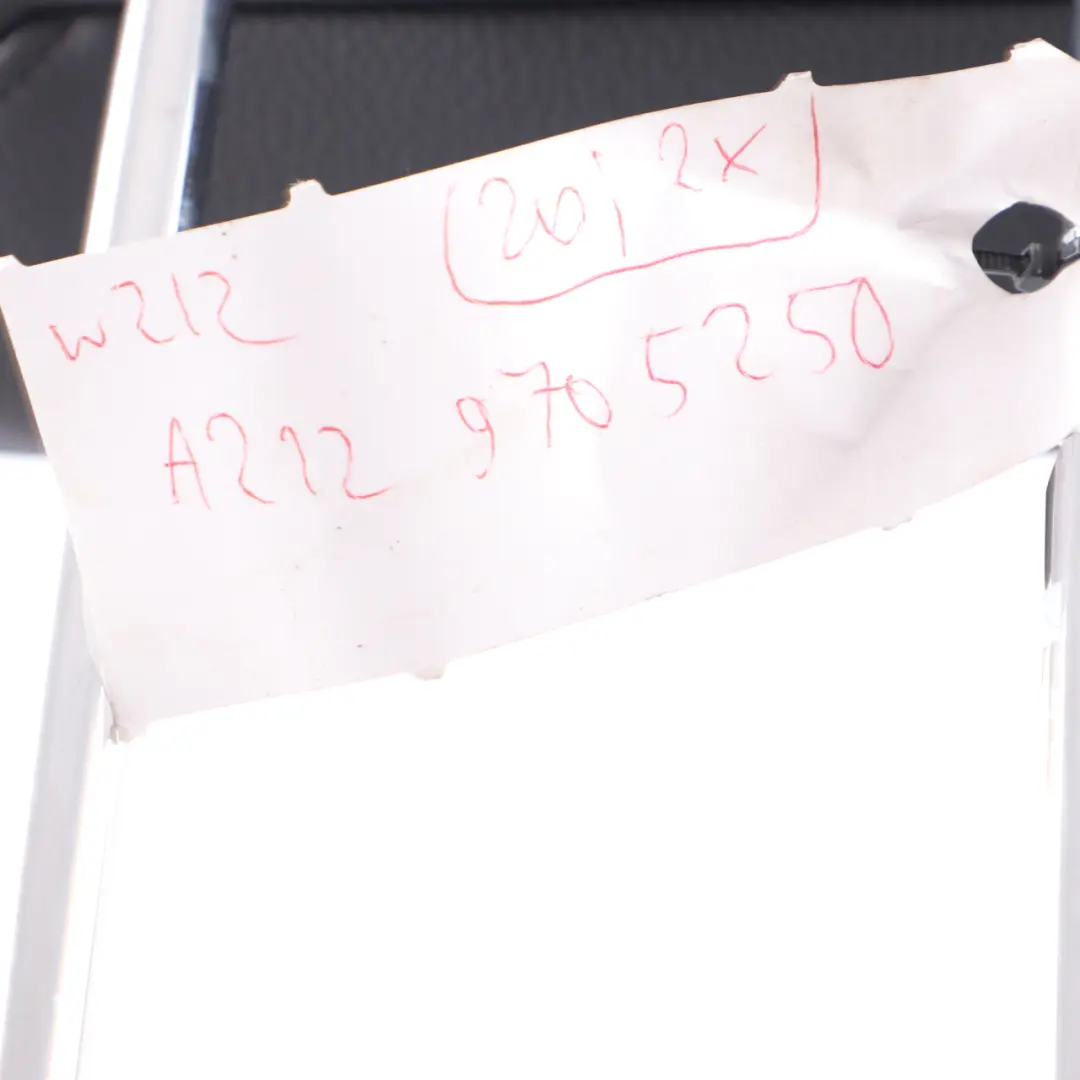 Poggiatesta Sedile Posteriore Sinistro Destro Pelle Nero per Mercedes W212 S212 con numero di parte A2129705250 Mercedes W212 S212 Poggiatesta Sedile Posteriore Sinistro Destro Pelle Nero - SKU A2129705250 - Numero di parte A2129705250