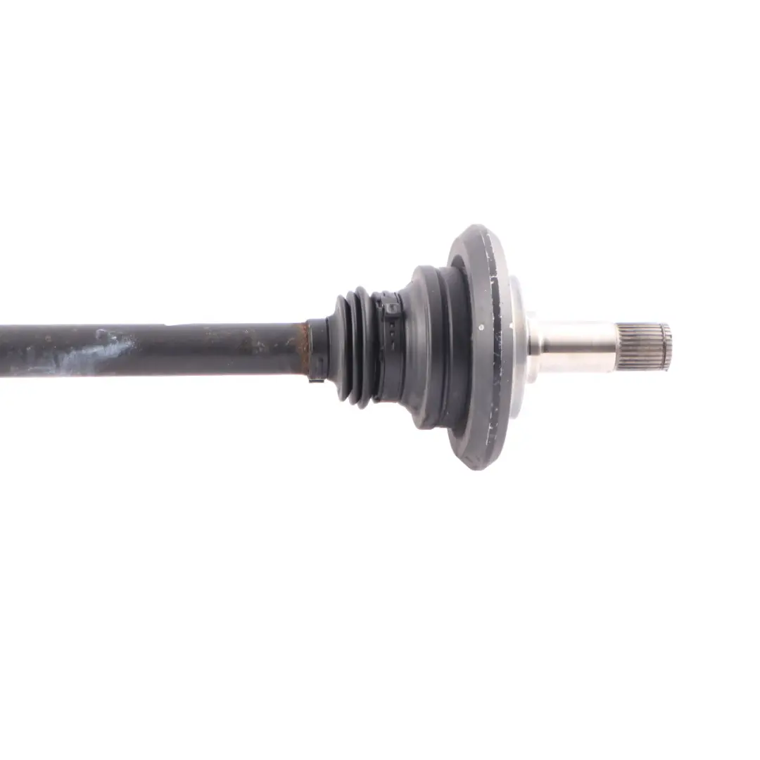 Albero di trasmissione asse posteriore destro OM654 per Mercedes W213 con numero di parte A2133502611 Mercedes W213 Albero di trasmissione asse posteriore destro OM654 - SKU A2133502611 - Numero di parte A2133502611