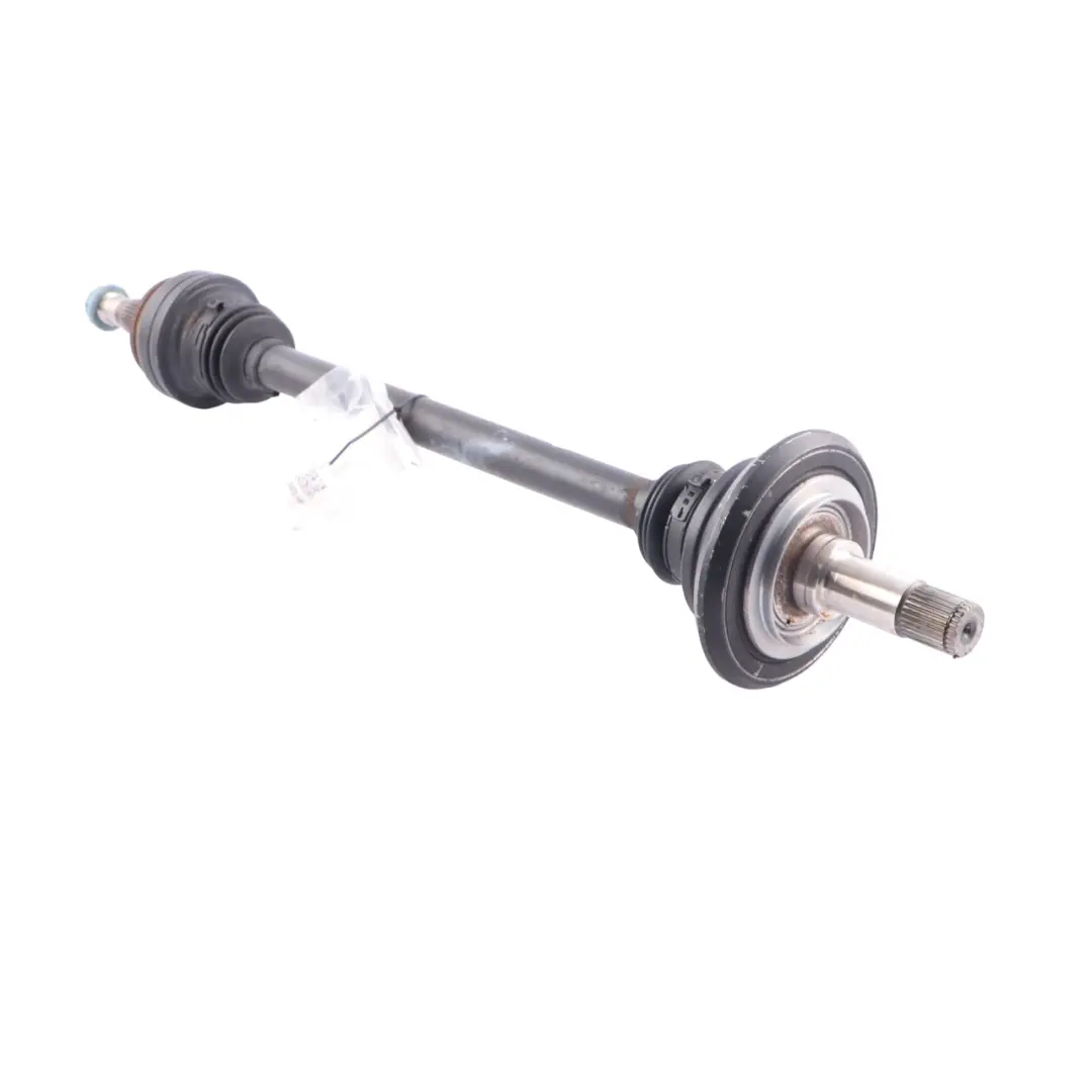 Albero di trasmissione asse posteriore destro OM654 per Mercedes W213 con numero di parte A2133502611 Mercedes W213 Albero di trasmissione asse posteriore destro OM654 - SKU A2133502611 - Numero di parte A2133502611