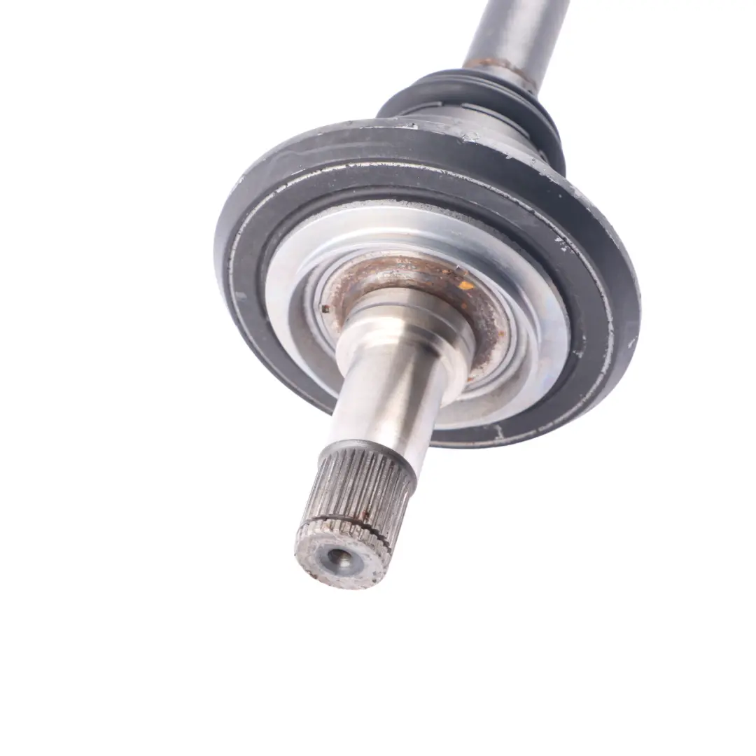 Albero di trasmissione asse posteriore destro OM654 per Mercedes W213 con numero di parte A2133502611 Mercedes W213 Albero di trasmissione asse posteriore destro OM654 - SKU A2133502611 - Numero di parte A2133502611