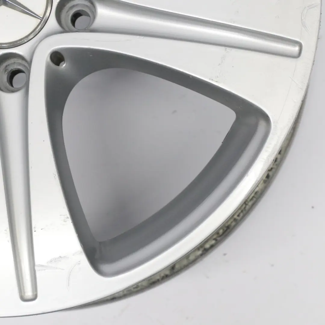 Jante en alliage à 5 branches 17" 7,5J ET:40 pour Mercedes W213 à propos du numéro de pièce A2134011200 Mercedes W213 Jante en alliage à 5 branches 17" 7,5J ET:40 - SKU A2134011200-2 - Numéro de pièce A2134011200