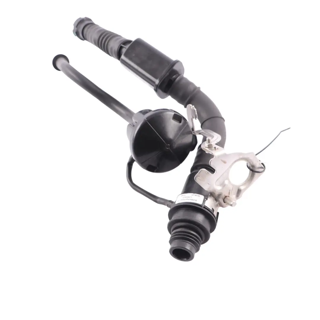 Tuyau Remplissage Réservoir Adblue pour Mercedes W213 Diesel à propos du numéro de pièce A2134700200 Mercedes W213 Diesel Tuyau Remplissage Réservoir Adblue - SKU A2134700200 - Numéro de pièce A2134700200