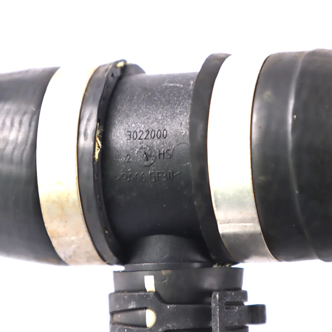 Manguera de refrigerante Mercedes C238 M256 derecho Manguera agua del radiador para con número de pieza A2135007200 Manguera de refrigerante Mercedes C238 M256 derecho Manguera agua del radiador - SKU A2135007200 - Número de pieza A2135007200