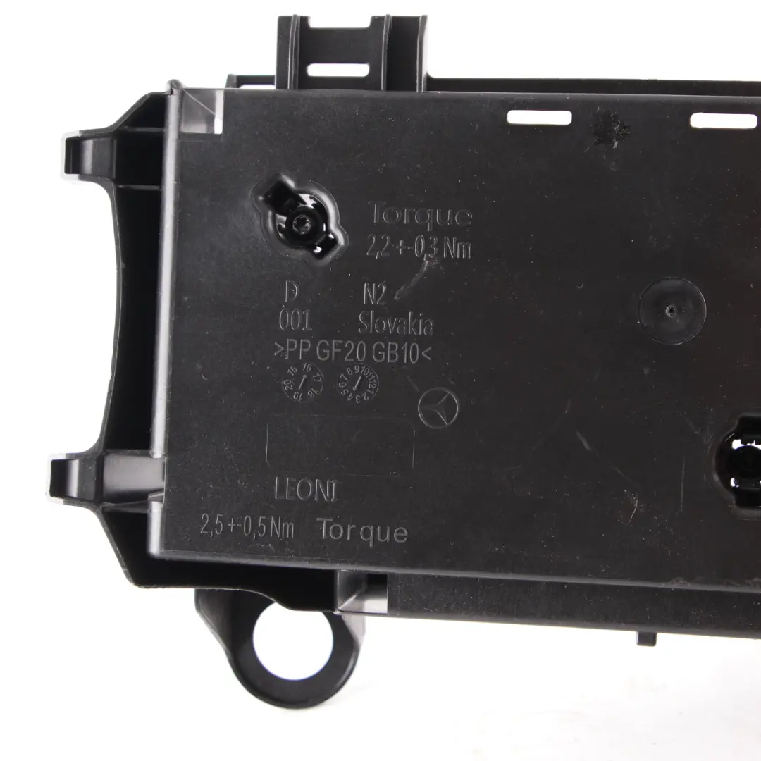 Mercedes W205 W213 W238 Caja de Fusibles Tapa Unidad Control Soporte - SKU A2135400200 - Número de pieza A2135400200