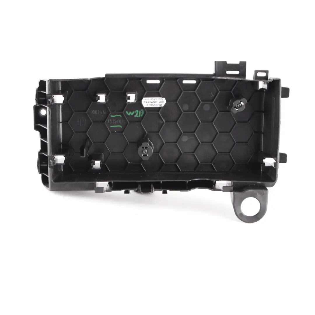 Scatola Fusibili Coperchio Controllo Supporto Staffa per Mercedes W205 W213 W238 con numero di parte A2135400200 Mercedes W205 W213 W238 Scatola Fusibili Coperchio Controllo Supporto Staffa - SKU A2135400200 - Numero di parte A2135400200