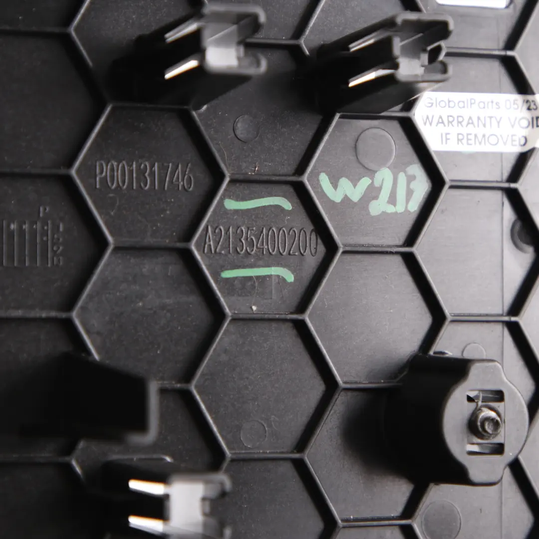 Podstawa Skrzynki Bezpieczników Uchwyt do Mercedes W205 W213 W238 o numerze A2135400200 Mercedes W205 W213 W238 Podstawa Skrzynki Bezpieczników Uchwyt - SKU A2135400200 - Numer Części A2135400200