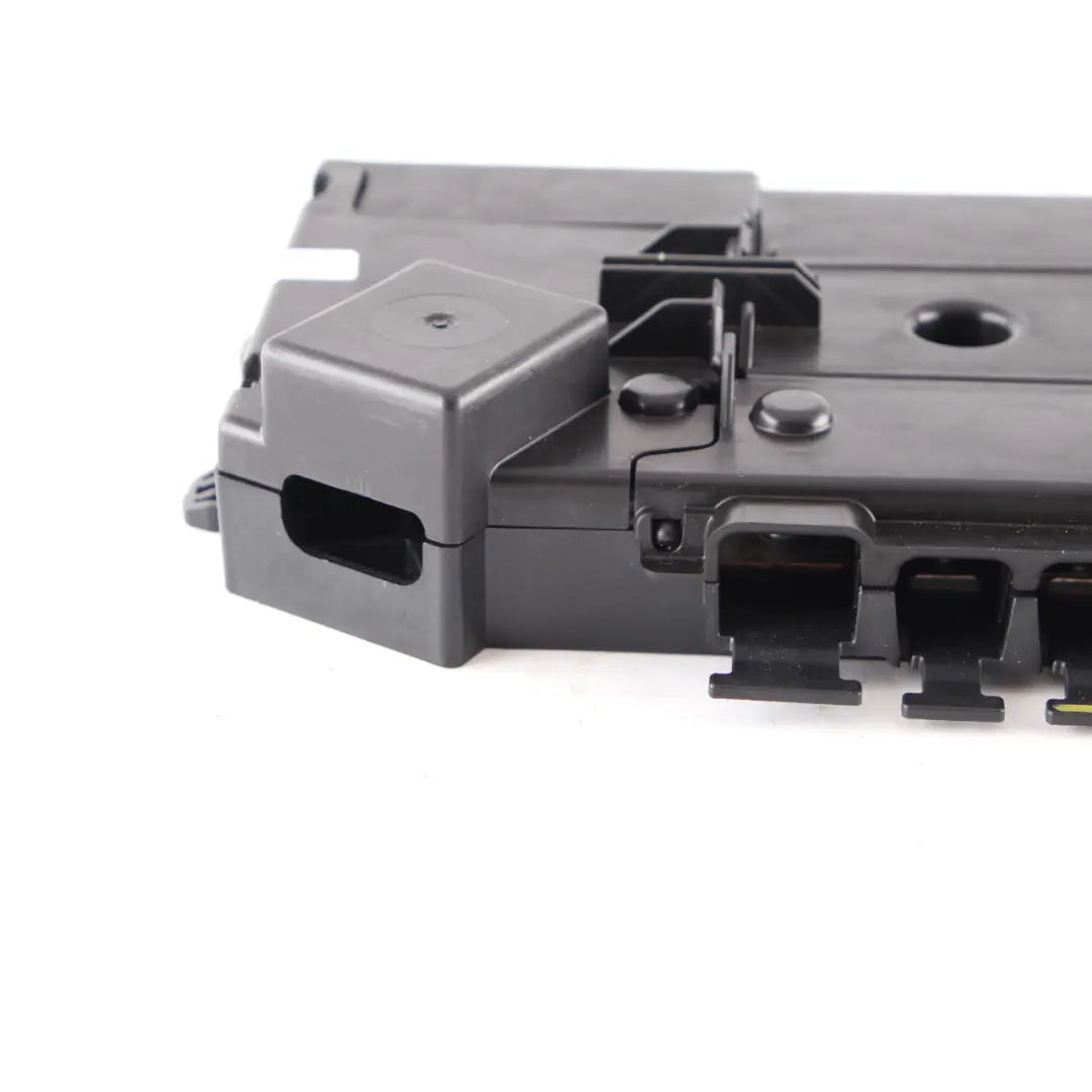 Boîte fusibles Mercedes W213 S213 W238 l'unité électrique arrière pour à propos du numéro de pièce A2135406200 Boîte fusibles Mercedes W213 S213 W238 l'unité électrique arrière - SKU A2135406200 - Numéro de pièce A2135406200