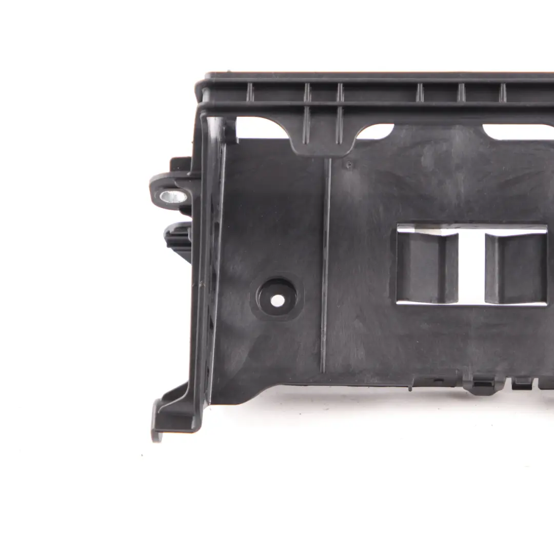 Uchwyt Mocowanie Wspornik Komputera Silnika do Mercedes W213 o numerze A2135452040 Mercedes W213 Uchwyt Mocowanie Wspornik Komputera Silnika - SKU A2135452040 - Numer Części A2135452040