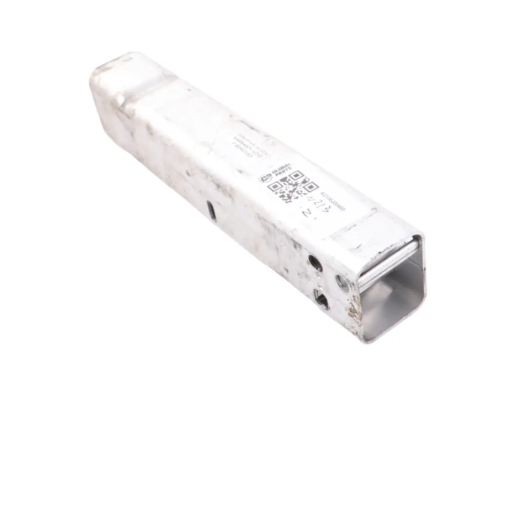 C213 Supporto Radiatore Staffa Sottotelaio Anteriore Inferiore per Mercedes W205 con numero di parte A2136200400 Mercedes W205 C213 Supporto Radiatore Staffa Sottotelaio Anteriore Inferiore - SKU A2136200400 - Numero di parte A2136200400