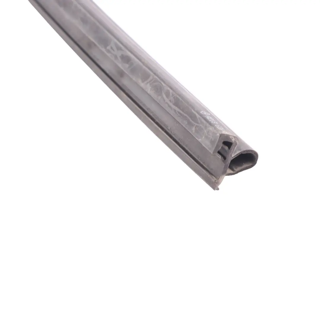 Front Kühlergrill Zierleiste Dichtung für Mercedes W213 C238 mit Teilenummer A2136280900 Mercedes W213 C238 Front Kühlergrill Zierleiste Dichtung - SKU A2136280900 - Teilenummer A2136280900