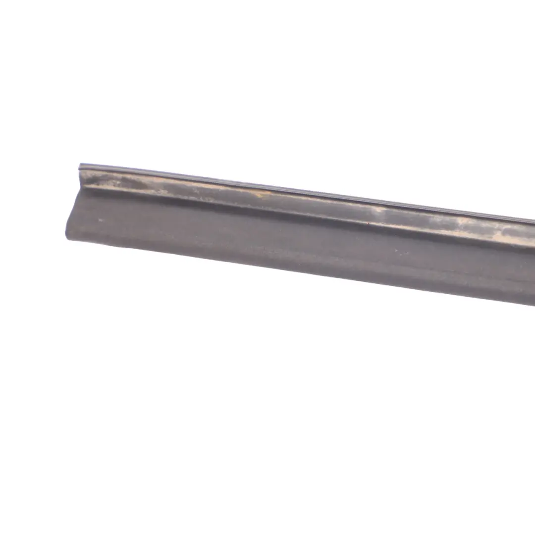 Front Kühlergrill Zierleiste Dichtung für Mercedes W213 C238 mit Teilenummer A2136280900 Mercedes W213 C238 Front Kühlergrill Zierleiste Dichtung - SKU A2136280900 - Teilenummer A2136280900