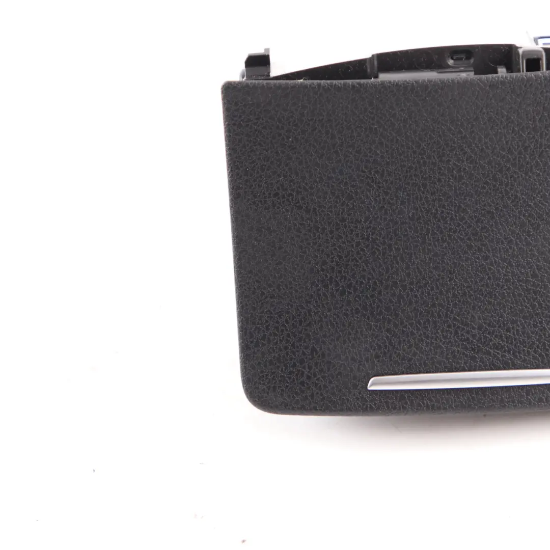 Cenicero Consola Central Inserto Trasero Enchufe para Mercedes W213 con número de pieza A2136805001 Mercedes W213 Cenicero Consola Central Inserto Trasero Enchufe - SKU A2136805001 - Número de pieza A2136805001