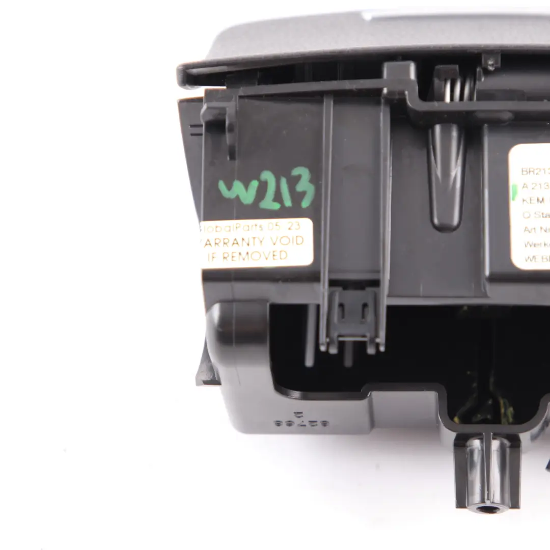 Mittelkonsole Aschenbecher hinten Einsatz Steckdose für Mercedes W213 mit Teilenummer A2136805001 Mercedes W213 Mittelkonsole Aschenbecher hinten Einsatz Steckdose - SKU A2136805001 - Teilenummer A2136805001