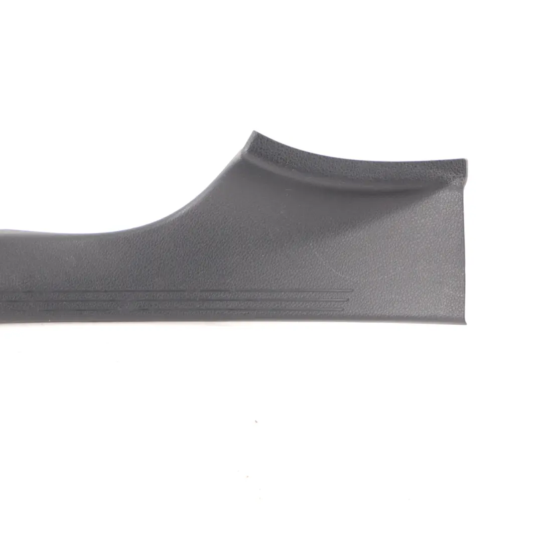 Striscia D'Ingresso Coperchio Posteriore Sinistro per Mercedes W213 con numero di parte A2136808502 Mercedes W213 Striscia D'Ingresso Coperchio Posteriore Sinistro - SKU A2136808502 - Numero di parte A2136808502