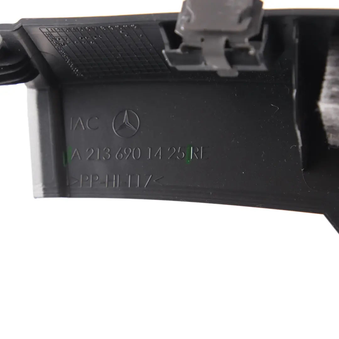 Rueda Tapa Interior Derecho Puerta Panel Trim Sill para Mercedes W213 con número de pieza A2136901425 Mercedes W213 Rueda Tapa Interior Derecho Puerta Panel Trim Sill - SKU A2136901425 - Número de pieza A2136901425