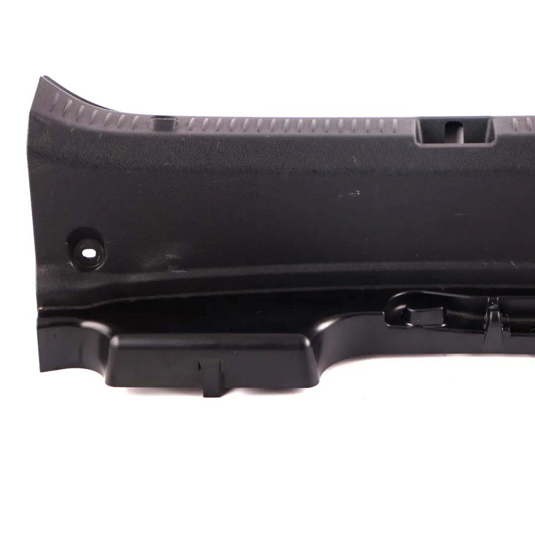 Seuil coffre Mercedes W213 Sedan habillage chargement arrière pour à propos du numéro de pièce A2136900041 Seuil coffre Mercedes W213 Sedan habillage chargement arrière - SKU A2136905105 - Numéro de pièce A2136900041