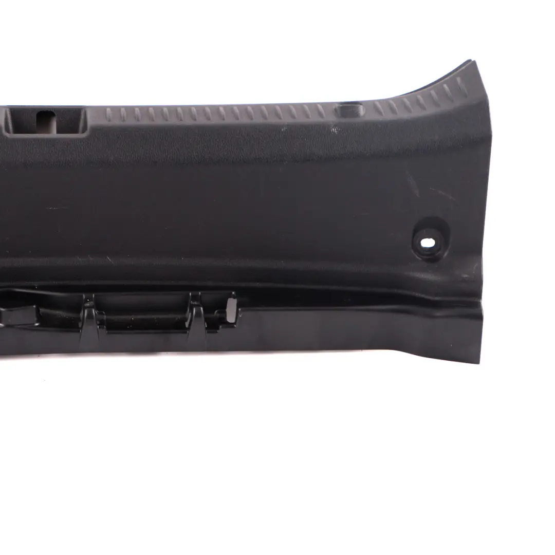 Seuil coffre Mercedes W213 Sedan habillage chargement arrière - SKU A2136905105 - Numéro de pièce A2136900041