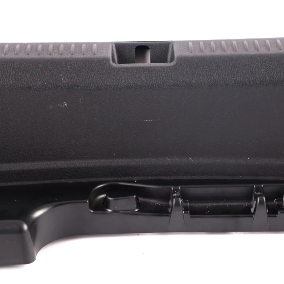  Seuil coffre Mercedes W213 Sedan habillage chargement arrière - SKU A2136905105 - Numéro de pièce A2136900041