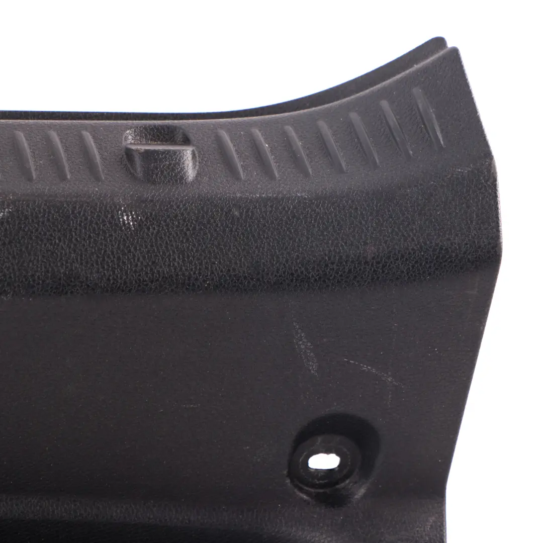 Seuil coffre Mercedes W213 Sedan habillage chargement arrière pour à propos du numéro de pièce A2136900041 Seuil coffre Mercedes W213 Sedan habillage chargement arrière - SKU A2136905105 - Numéro de pièce A2136900041