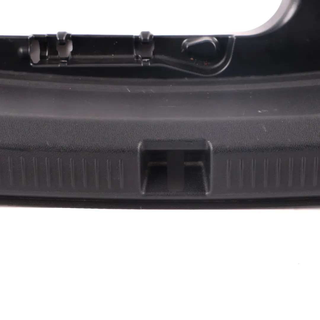  Seuil coffre Mercedes W213 Sedan habillage chargement arrière - SKU A2136905105 - Numéro de pièce A2136900041