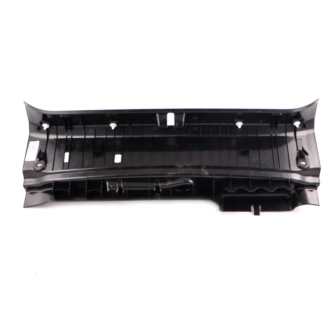 Seuil coffre Mercedes W213 Sedan habillage chargement arrière pour à propos du numéro de pièce A2136900041 Seuil coffre Mercedes W213 Sedan habillage chargement arrière - SKU A2136905105 - Numéro de pièce A2136900041