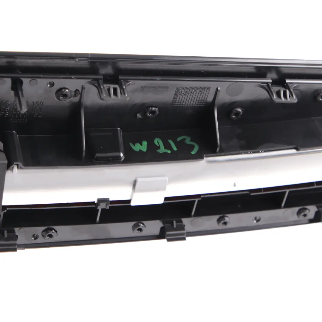 Bremsleuchte zusätzlich dritte Bremsleuchte hinten für Mercedes W213 mit Teilenummer A2136941100 Mercedes W213 Bremsleuchte zusätzlich dritte Bremsleuchte hinten - SKU A2136941100 - Teilenummer A2136941100