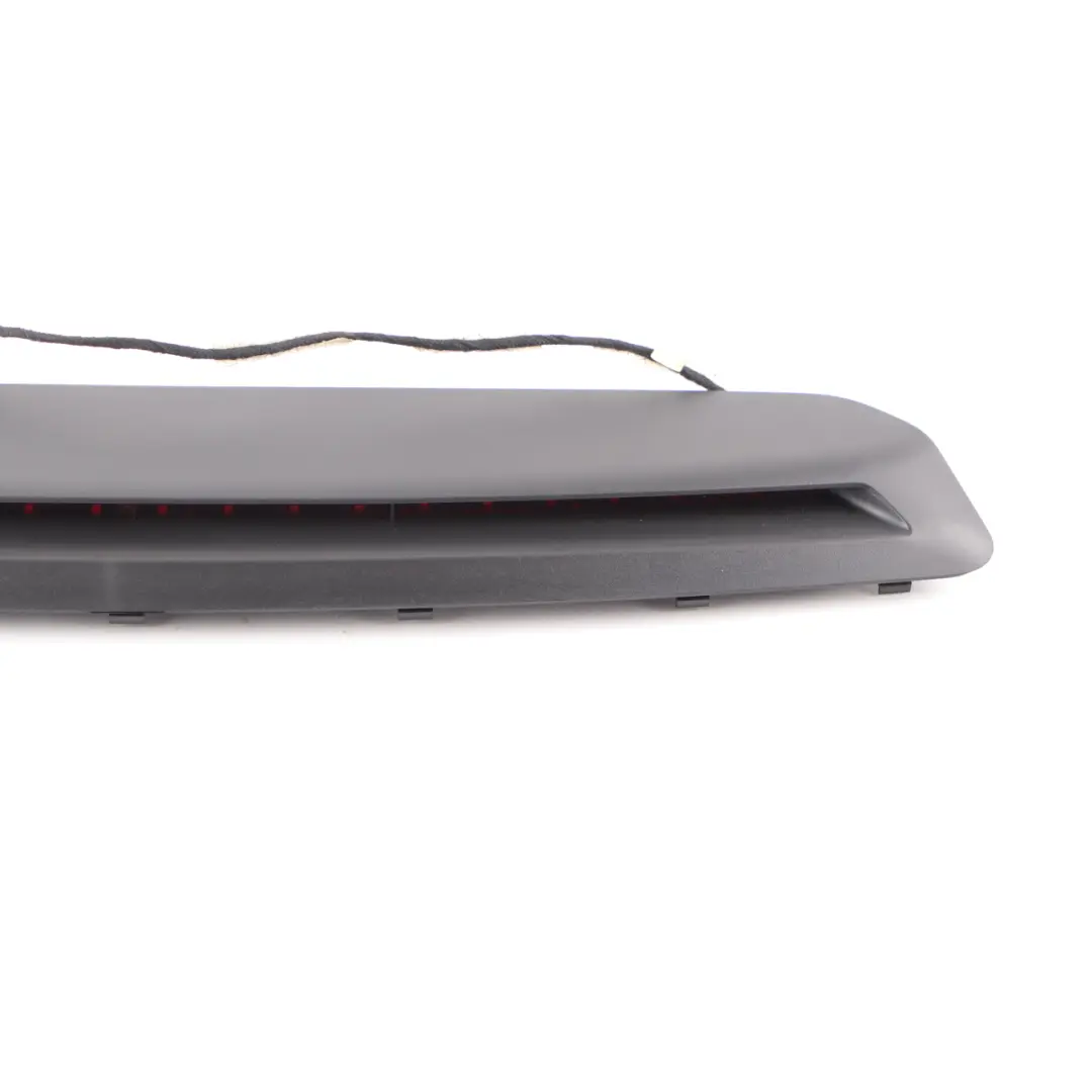 Lampada di stop aggiuntiva terza luce freno posteriore per Mercedes W213 con numero di parte A2136941100 Mercedes W213 Lampada di stop aggiuntiva terza luce freno posteriore - SKU A2136941100 - Numero di parte A2136941100