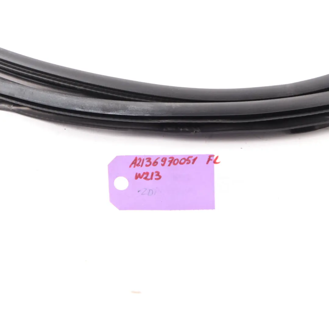 Mercedes W213 Protezione della guarnizione anteriore sinistra destra - SKU A2136970051 - Numero di parte A2136970051