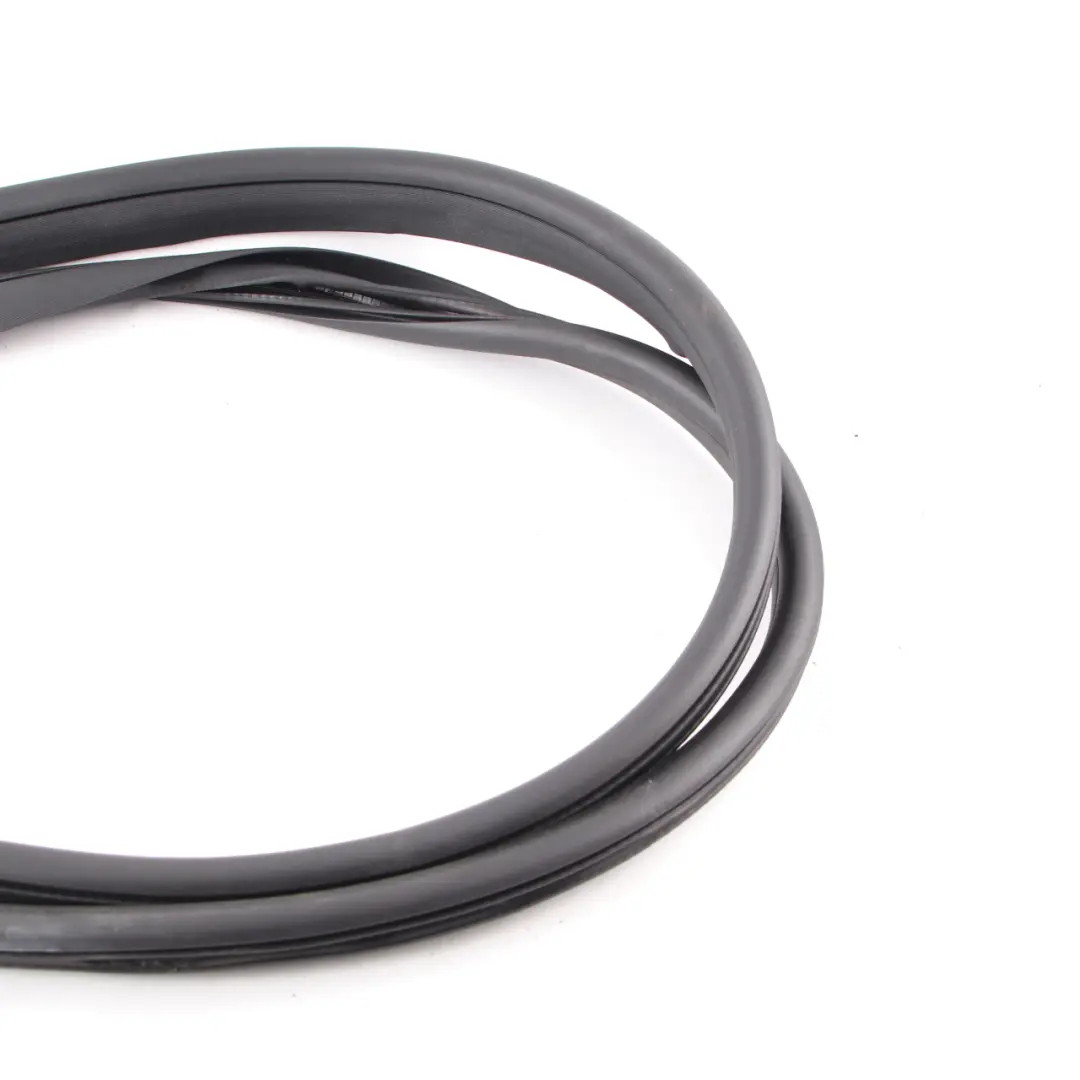 Mercedes W213 Protezione della guarnizione anteriore sinistra destra - SKU A2136970051 - Numero di parte A2136970051