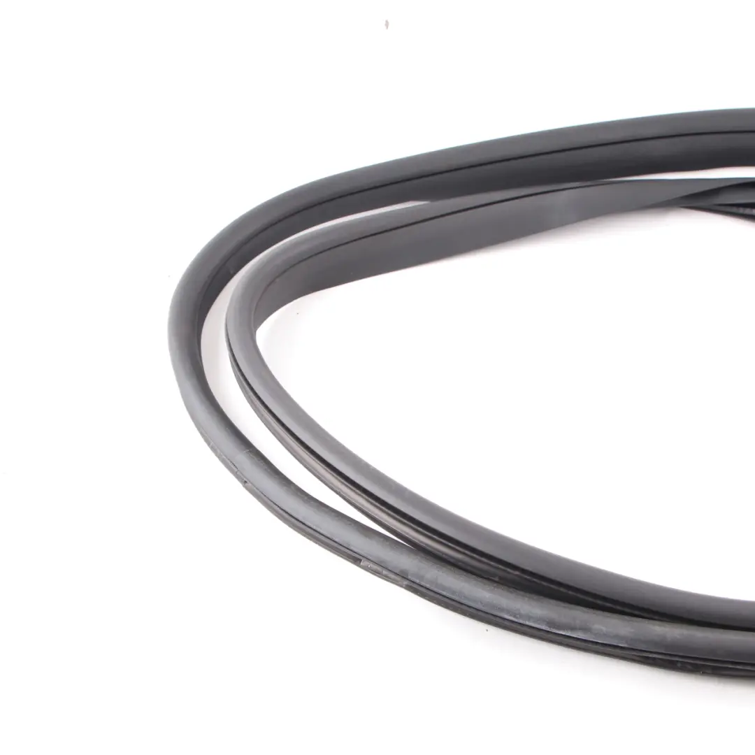 Mercedes W213 Protezione della guarnizione anteriore sinistra destra - SKU A2136970051 - Numero di parte A2136970051