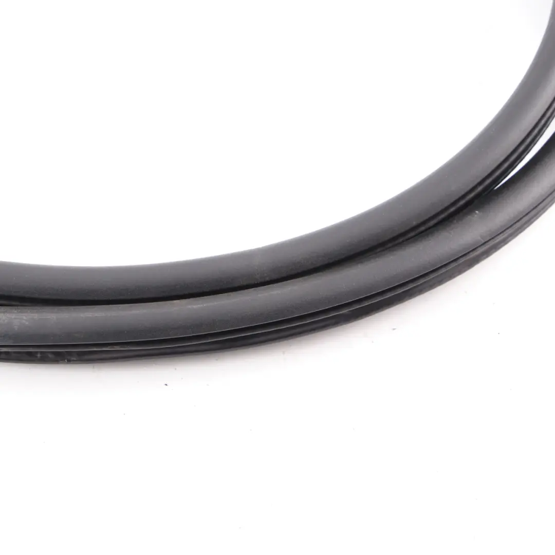 Mercedes W213 Protezione della guarnizione anteriore sinistra destra - SKU A2136970051 - Numero di parte A2136970051